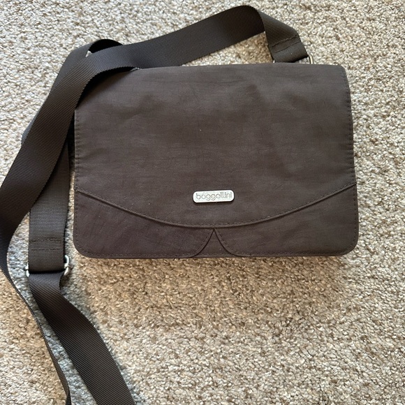 Baggallini Dark Brown Messenger Bag - Picture 1 of 6